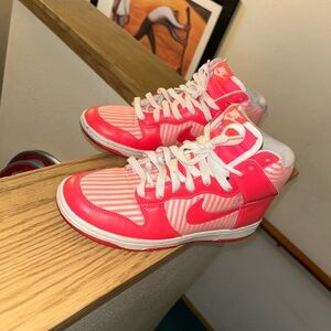 Nike dunk hot punch coral pink striped 8 women
